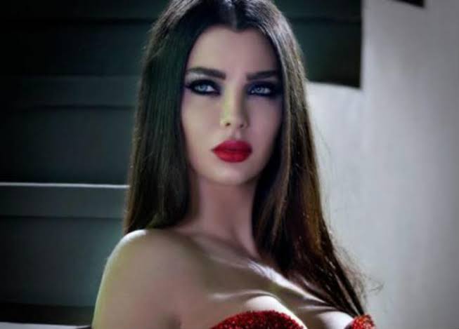 قمر تنضم لحملة فرعون برفقة ملاكم عالمى