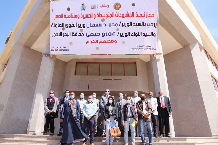 سعفان يلتقي العمالة العائدة من الخارج بالبحر الأحمر لمساعدتهم في عمل مشروعات صغيرة