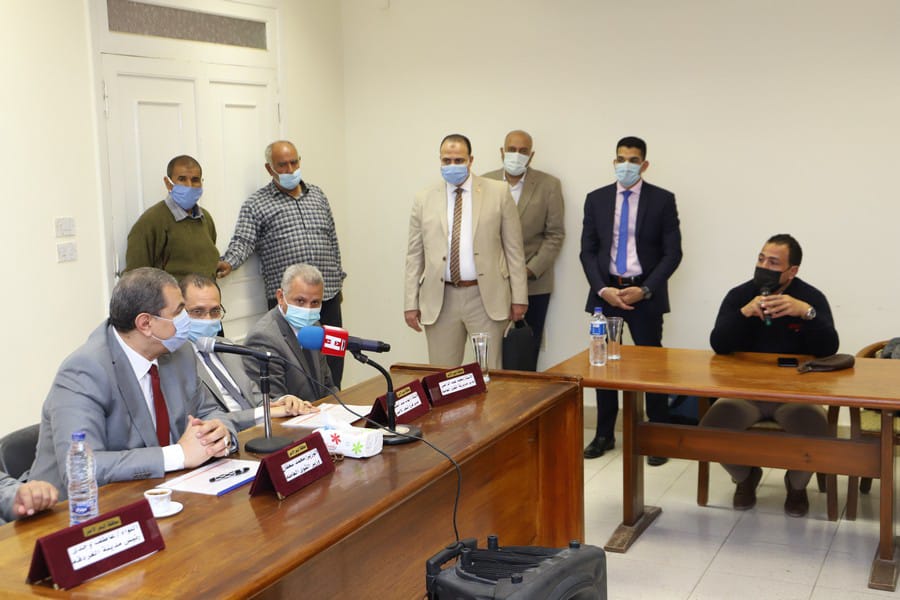 سعفان يلتقي العمالة العائدة من الخارج بالبحر الأحمر لمساعدتهم في عمل مشروعات صغيرة