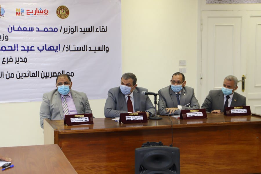 سعفان يلتقي العمالة العائدة من الخارج بالبحر الأحمر لمساعدتهم في عمل مشروعات صغيرة