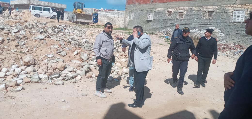 حملات مكبرة لإزالة التعديات علي الاراضي بمدن مطروح