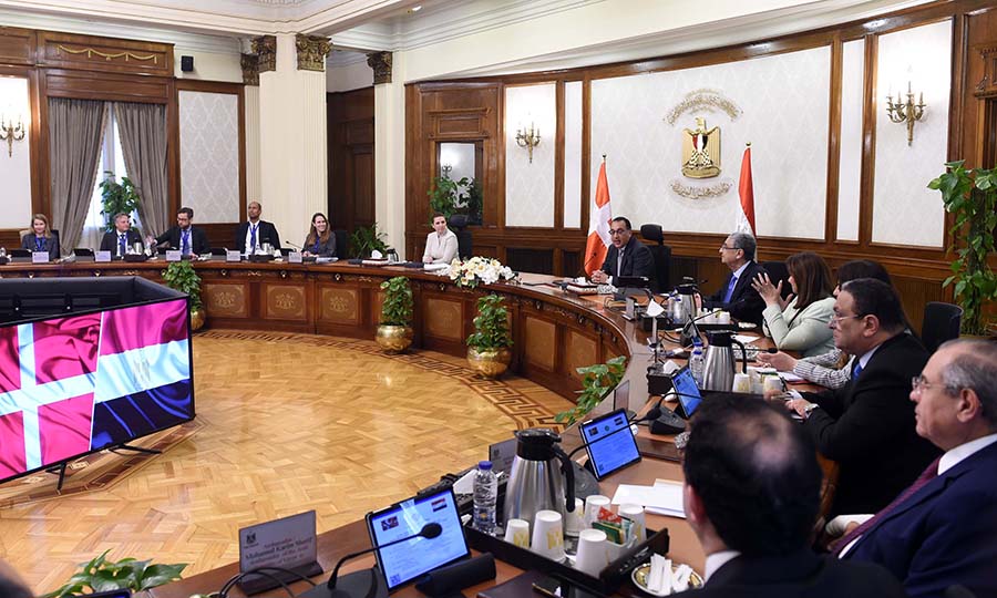 بالصور.. رئيسا وزراء مصر والدنمارك يترأسان جلسة مباحثات موسعة