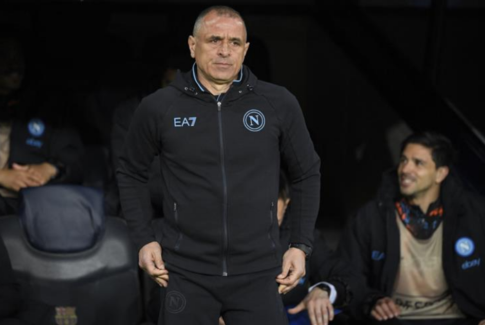  فرانشيسكو كالزونا المدير الفني لنادى نابولي الايطالى