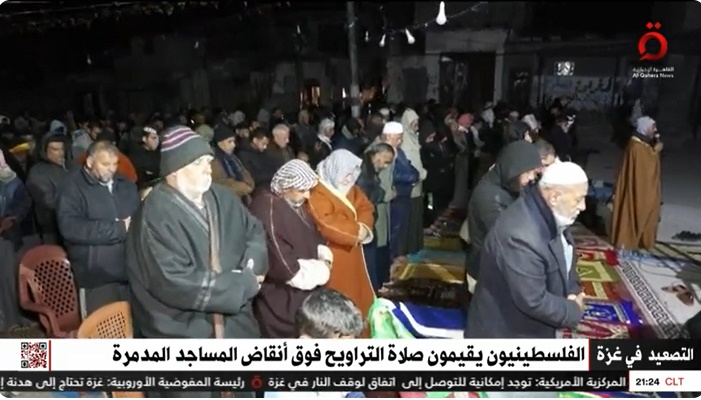 الفلسطينيون يقيمون صلاة التراويح فوق أنقاض المساجد المدمرة