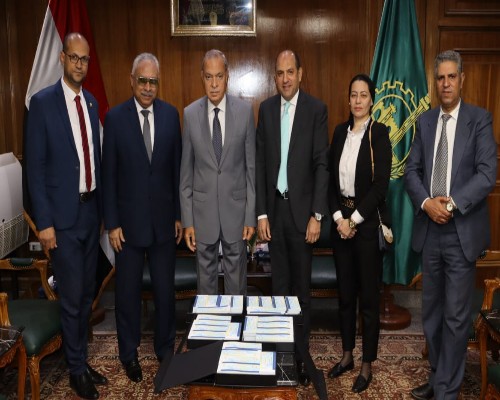 البنك الزراعي يتبرع بـ 500 الف جنيه لمحافظة القليوبية 