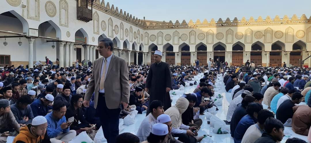 الأزهر يكثف جهوده لتجهيز مائدة الإفطار الجماعي لـ ٥ آلاف طالب 