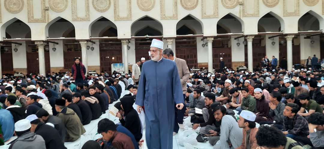الأزهر يكثف جهوده لتجهيز مائدة الإفطار الجماعي لـ ٥ آلاف طالب 