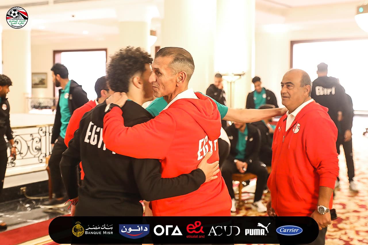 جهاز المنتخب يجتمع باللاعبين إستعداداً للدورة الودية بالقاهرة