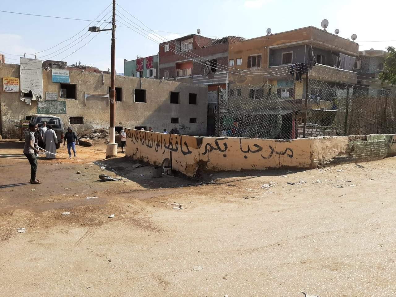 شباب ذات الكوم يطهرون شوارع القرية بالجهود الذاتية