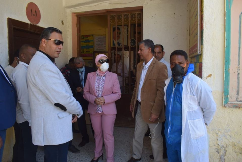 بالصور .. إنتظام صرف المنحة للعمالة غير منتظمة  بالبحرالأحمر