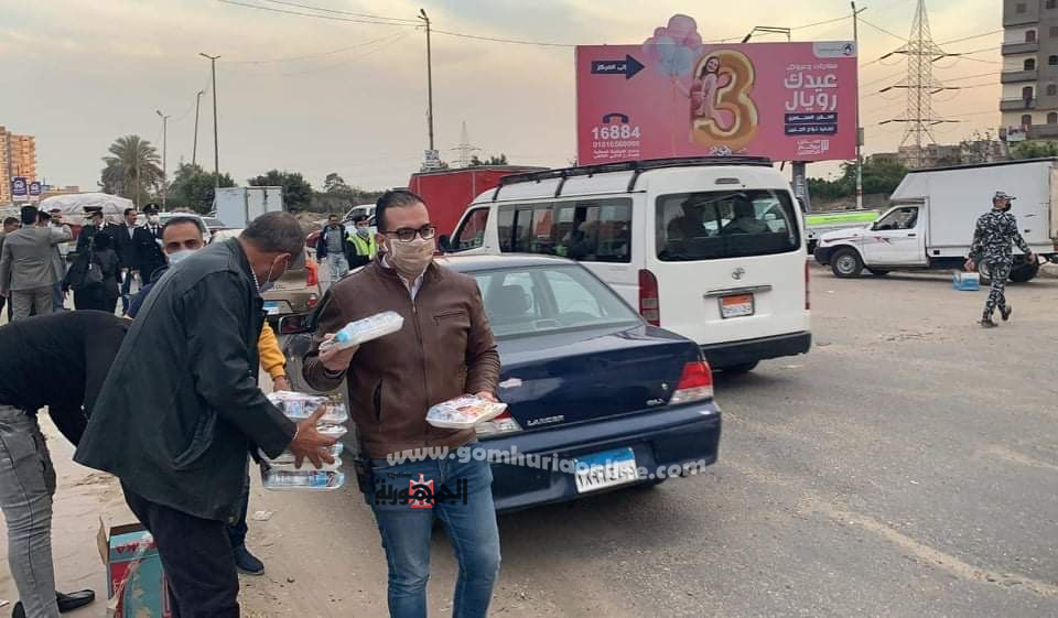 مرور الدقهلية يوزع ١٠٠٠ وجبه افطار و٥ الاف امساكية رمضان على السائقين والمسافرين