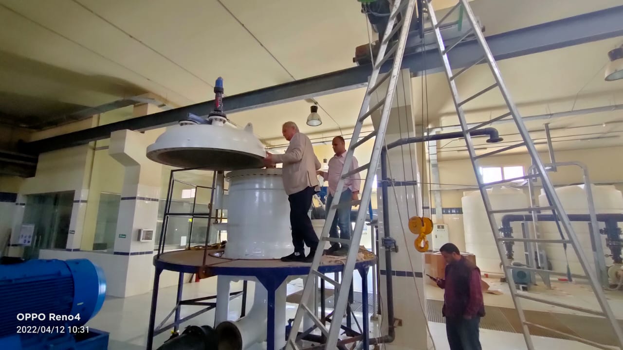 رئيس شركة مياه مطروح يتابع اعمال الصيانة بمحطات تحلية الرميلة استعدادا لفصل الصيف