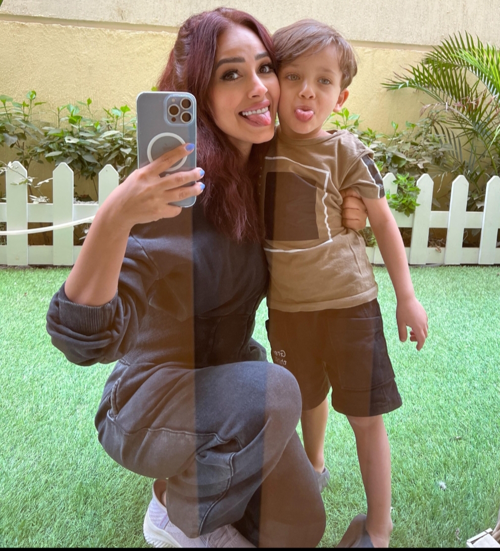 رنا سماحة ونجلها 