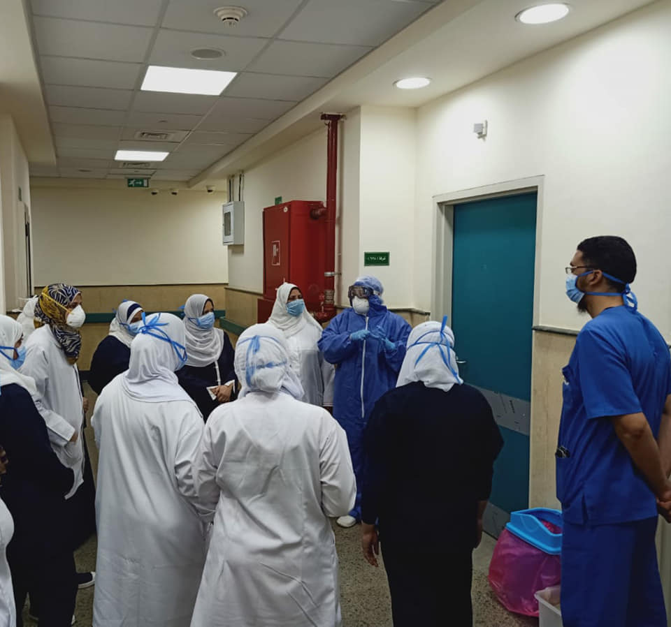 الفريق الطبى بمستشفى الباجور للعزل