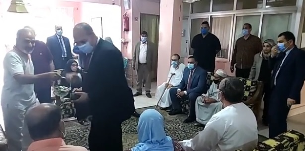 لقاء المحافظ بالمسنين