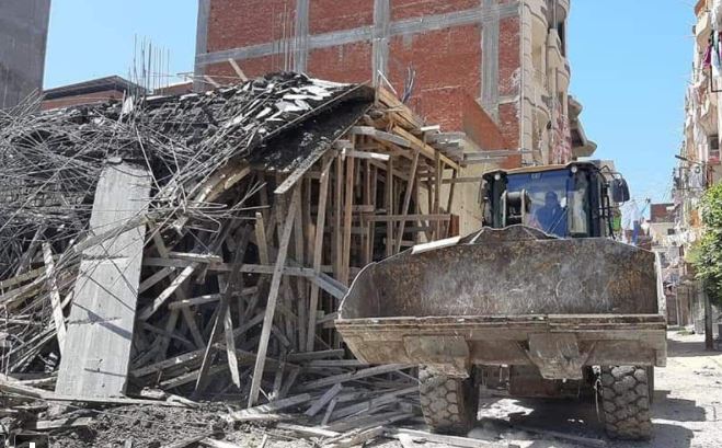 إزالة مبنى مخالف بكفر الدوار ..صور