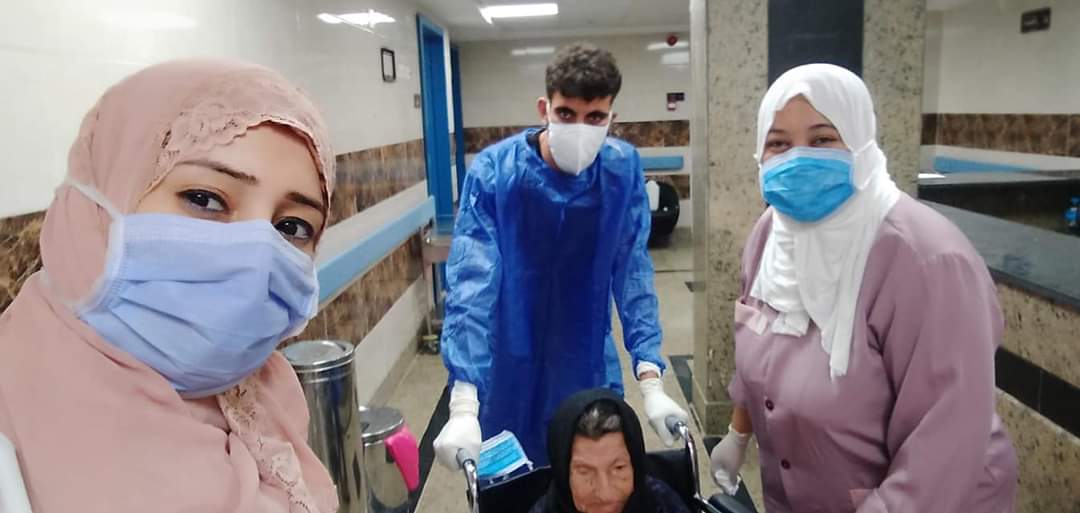 شفاء الحاجة حبيبه صاحبة ال 90 عامًا من كورونا بمستشفى قها للحجر الصحى