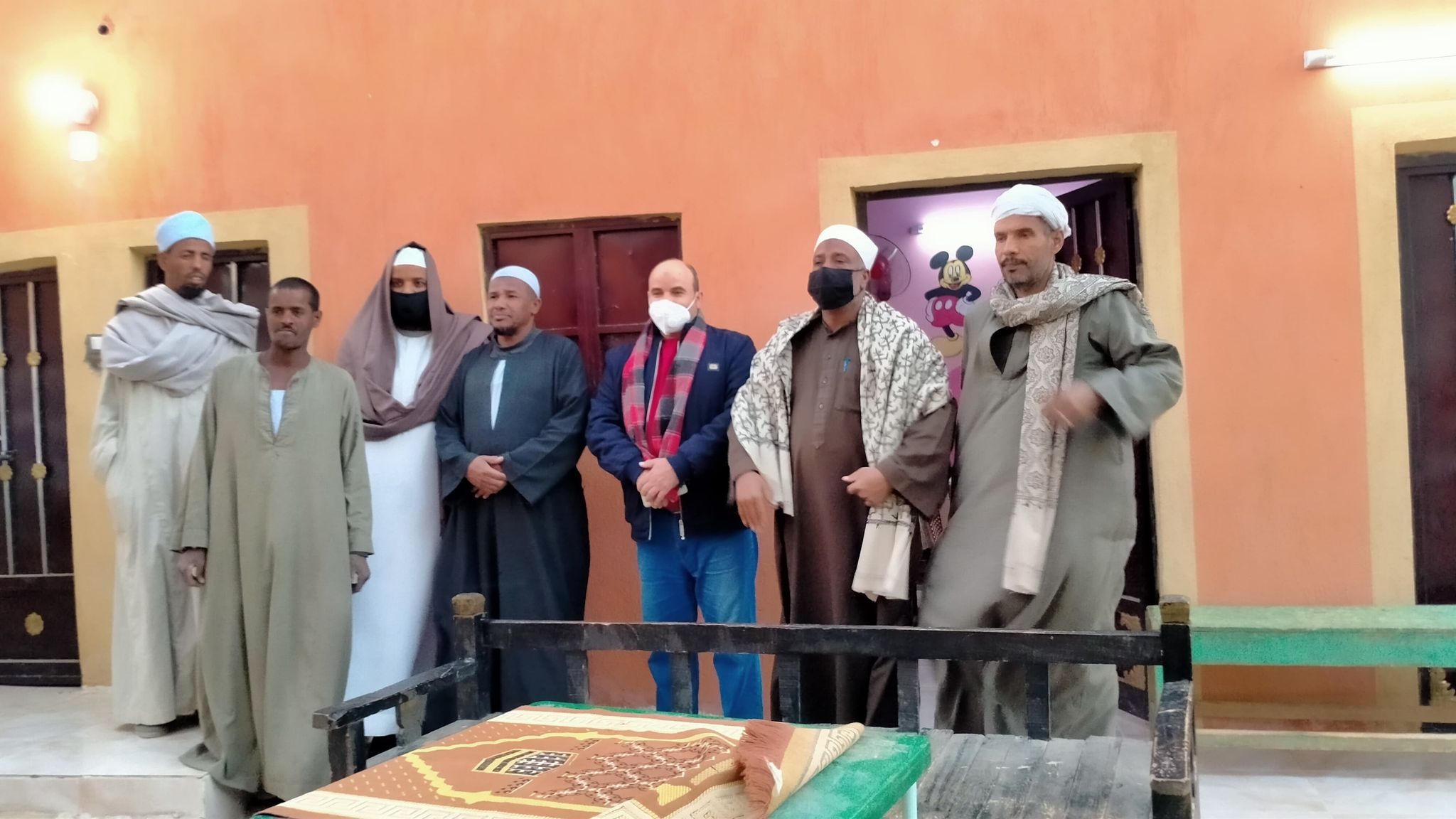 استشاري جراحة ينظم زيارات للكشف مجانا علي المرضي في قري أسوان منذ 10 سنوات
