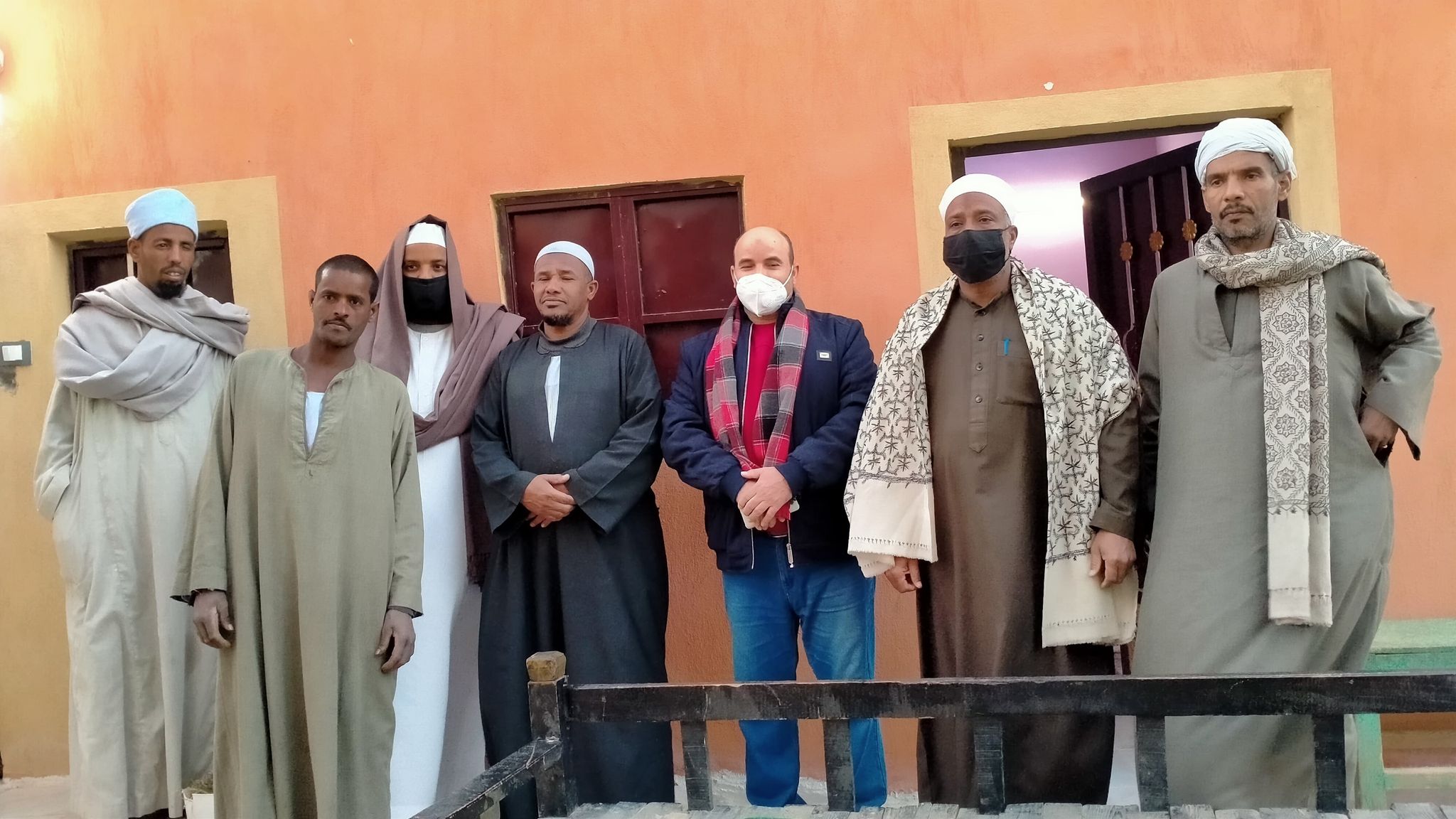 استشاري جراحة ينظم زيارات للكشف مجانا علي المرضي في قري أسوان منذ 10 سنوات