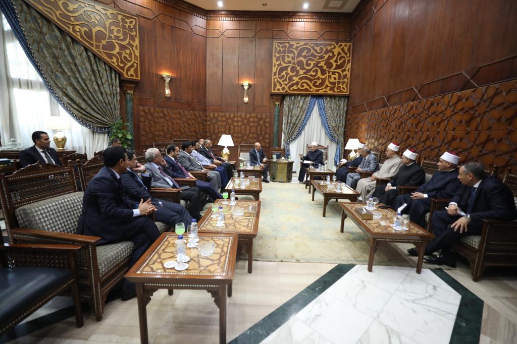 رئيس مجلس القيادة الرئاسي اليمني: نقدر دعم مصر والأزهر لبلادنا على مدار التاريخ
