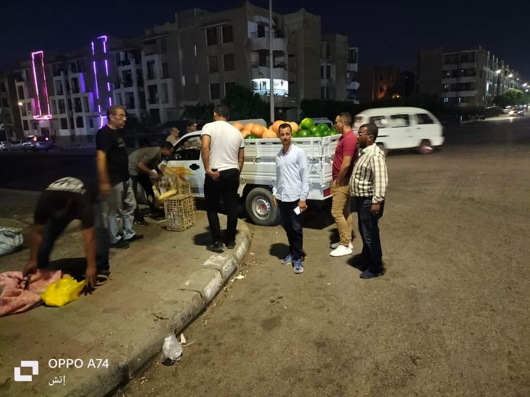 حملة مكبرة لرفع الإشغالات والباعة الجائلين بمدينة العبور ..صور