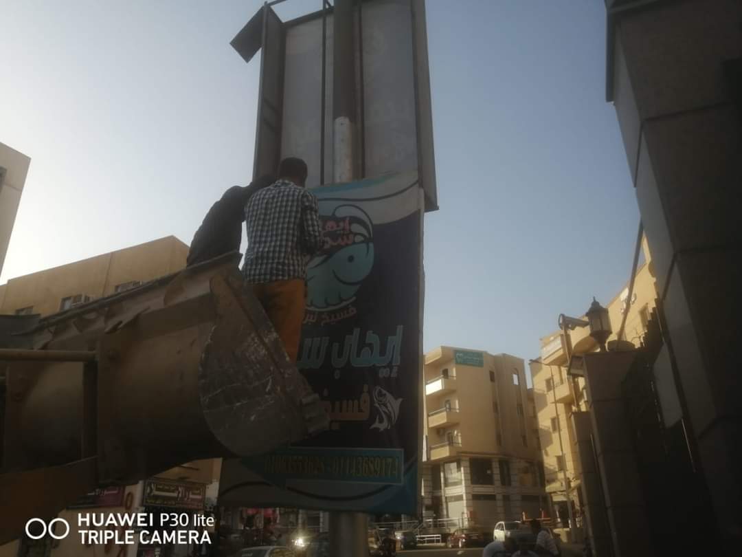 حملة مكبرة لرفع الإشغالات والباعة الجائلين بمدينة العبور ..صور