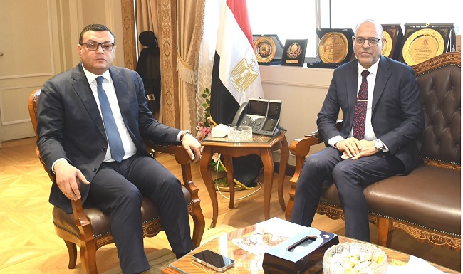 وزيرا الاسكان والعمل