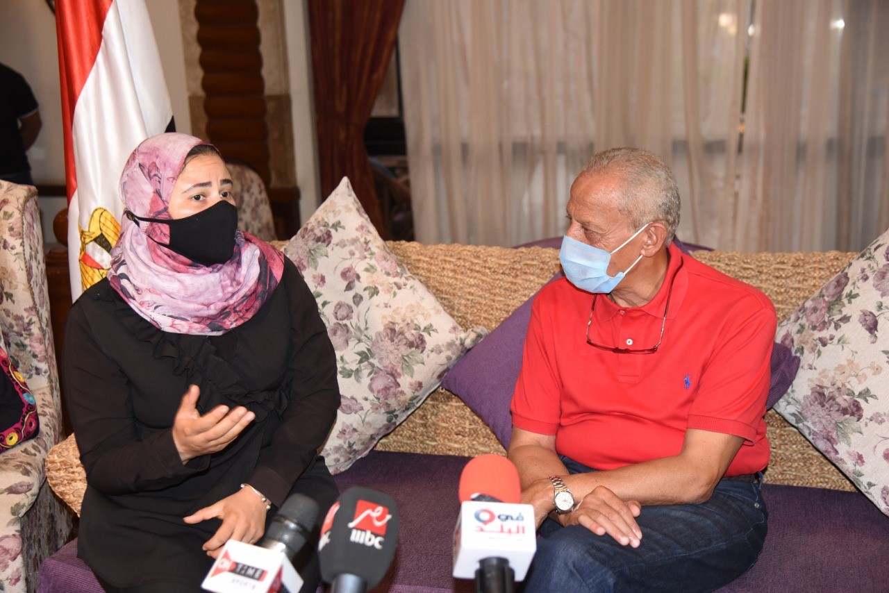 نادي الصيد يمنح أسرة الشهيد 