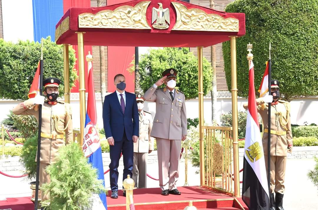 الفريق أول محمد زكى يلتقى وزير دفاع جمهورية صربيا