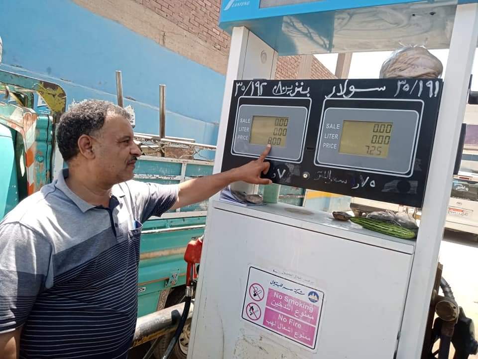 رئيس مركز ومدينة الفتح بأسيوط  يتابع المرور علي محطات الوقود بعد زيادة تسعيرة الوقود