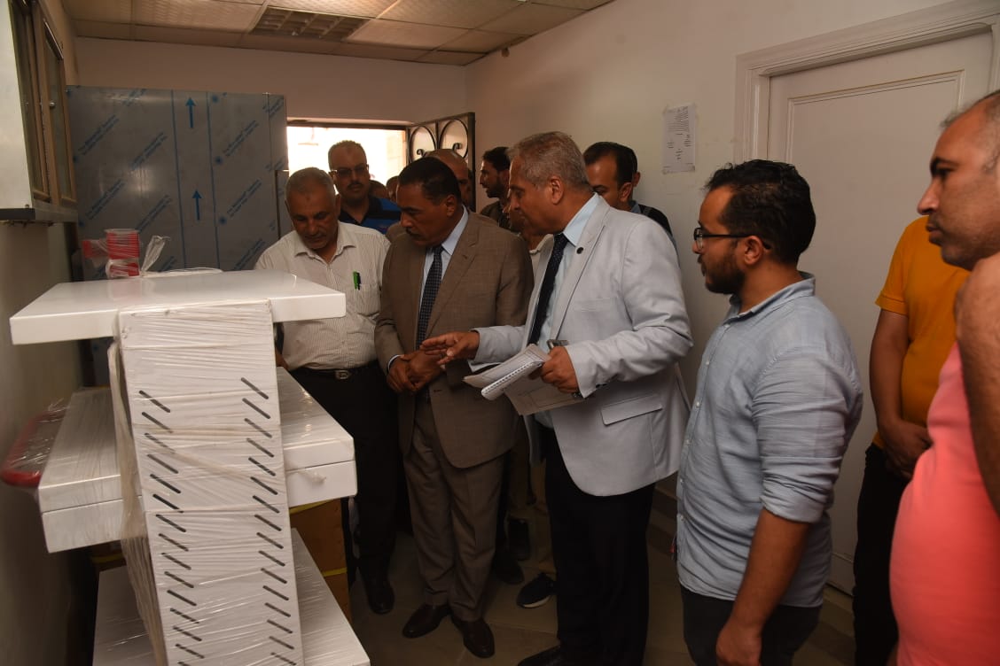 جولة ميدانية لمحافظ مطروح بالشواطئ والمستشفى العام