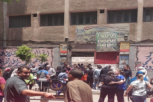 توافد الطلاب على اللجان الامتحانية