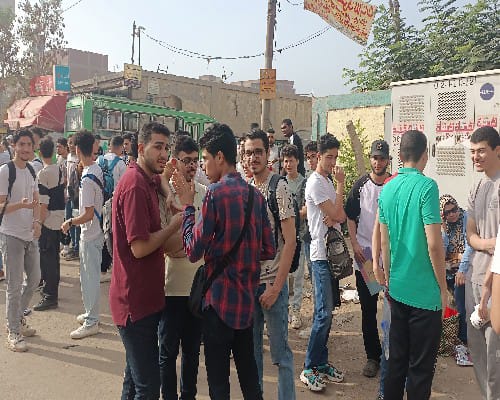 توافد الطلاب على اللجان الامتحانية