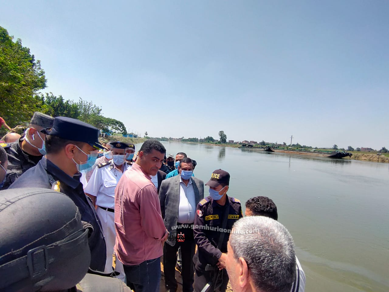 محافظ البحيرة يتفقد موقع المعدية الغارقة على الرياح البحيري 