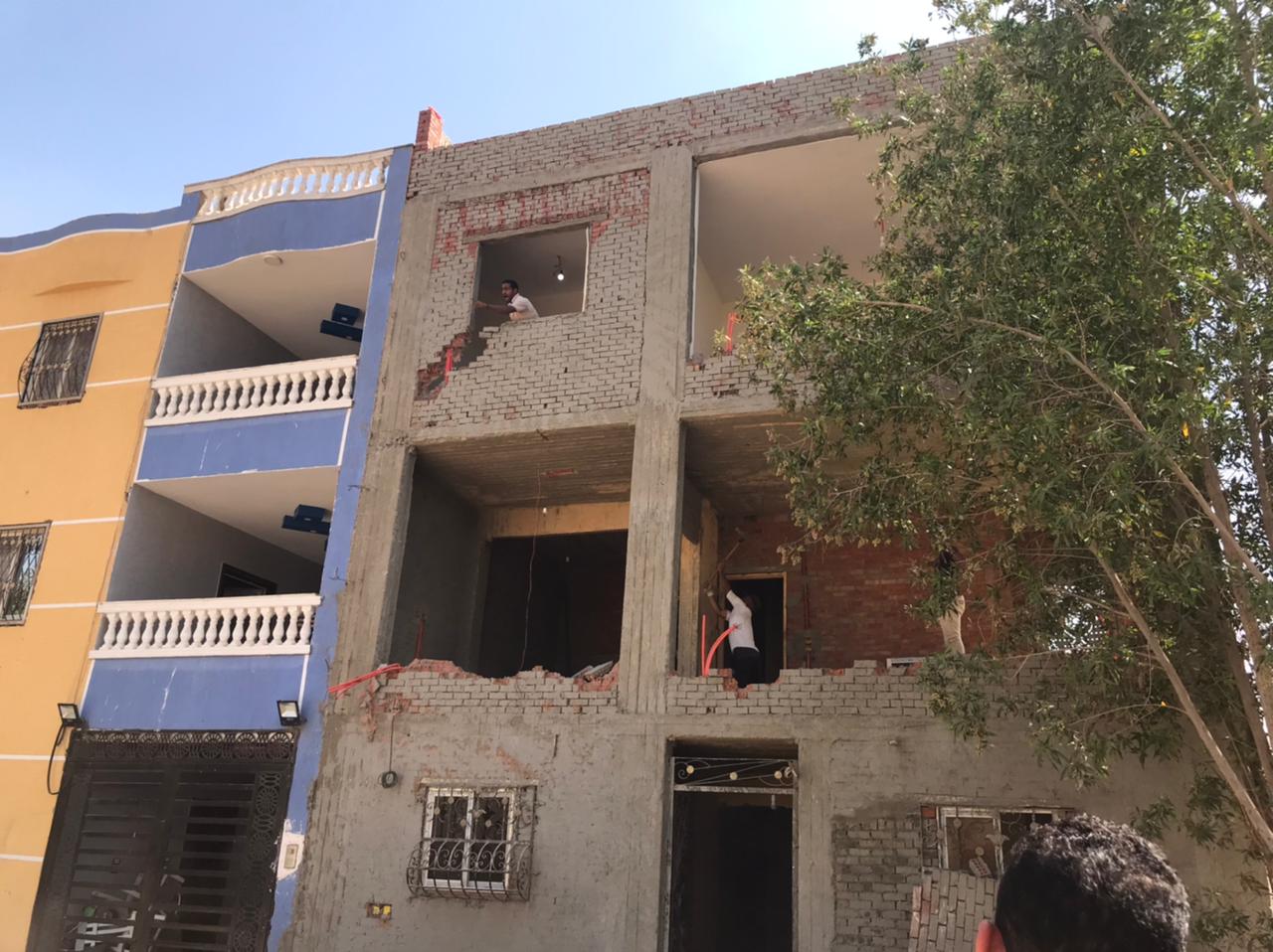 بالصور.. جهاز حدائق أكتوبر يواصل حصار المخالفات وينتقل الى ابني بيتك 