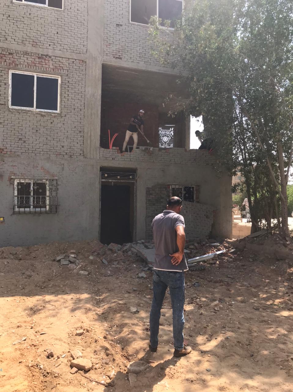 بالصور.. جهاز حدائق أكتوبر يواصل حصار المخالفات وينتقل الى ابني بيتك 