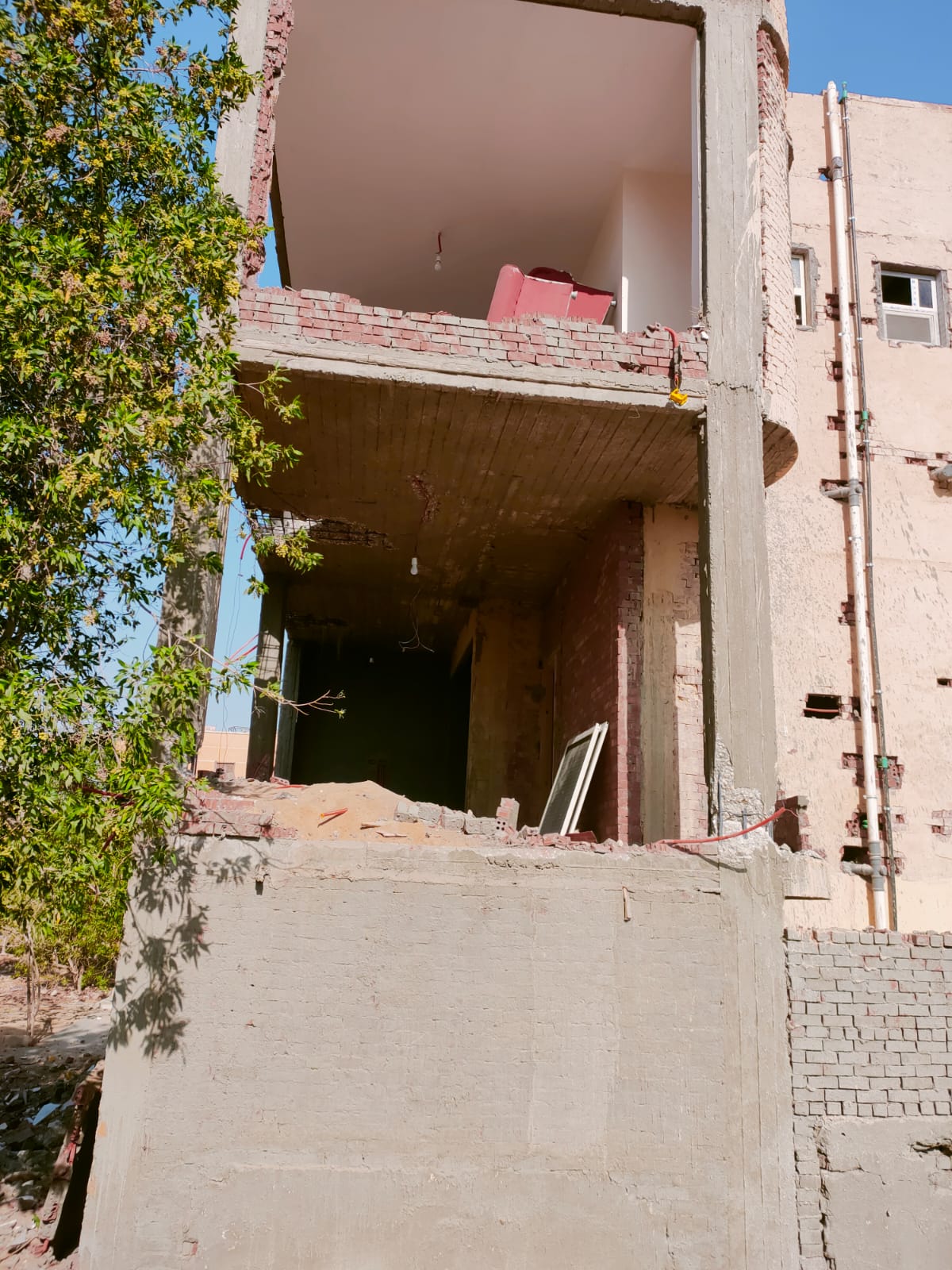 بالصور.. جهاز حدائق أكتوبر يواصل حصار المخالفات وينتقل الى ابني بيتك 