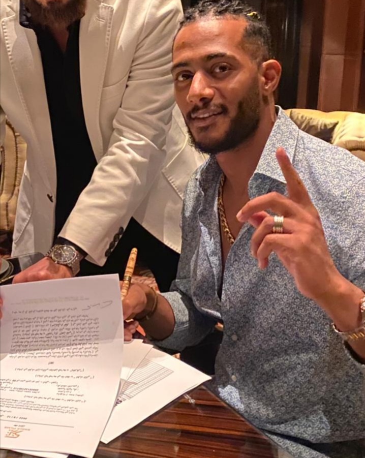بالصور.. تعاقد محمد رمضان على بطولة فيلم 