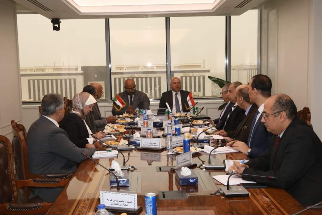 الوزير وابوزيد يبحثان انشاء منطقتين لوجيستين في أسوان ووادي حلفا
