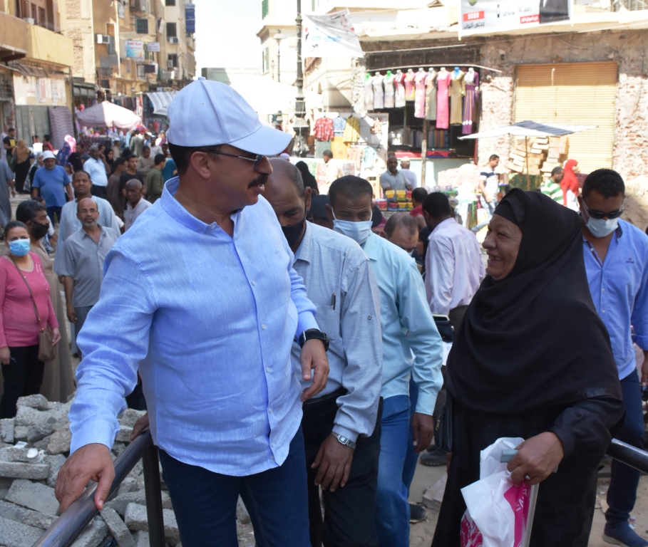 محافظ أسوان : الإسراع بمعدلات تنفيذ مشروع تطوير السوق السياحى وميدان المحطة.صور
