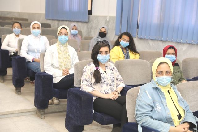 نائب محافظ سوهاج يلتقي شباب مبادرة 