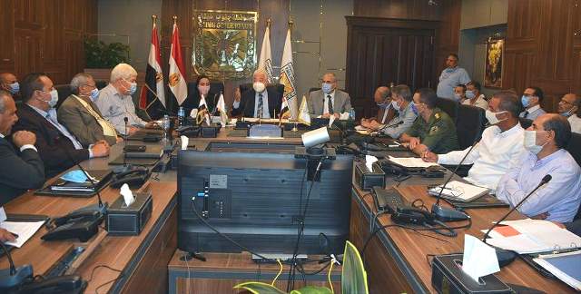 فودة يترأس إجتماعا لمناقشة المشروعات الجارية علي مستوي المحافظة