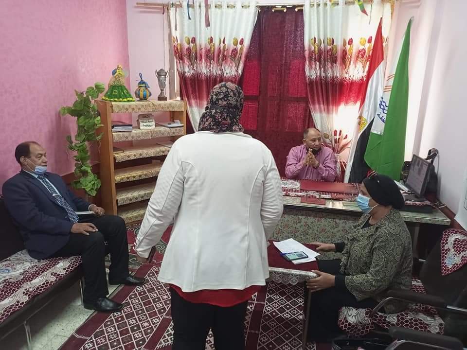 رئيس حي الوراق ومدير التعليم يتفقدون المدارس 