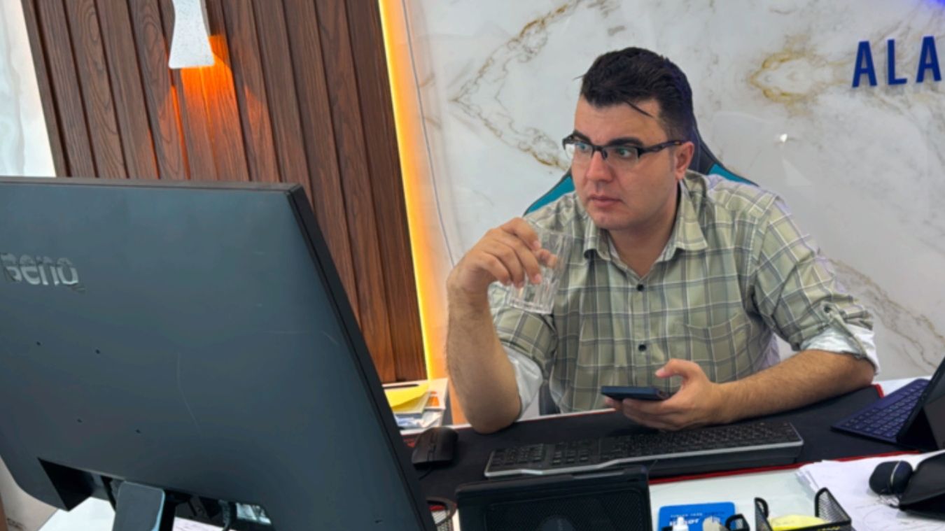  أنور هاشم ، خبير التسويق