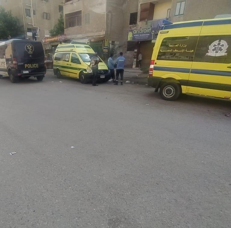 رائحة كريهة تقود الجيران للعثور على جثة طبيب في الإسماعيلية .صور