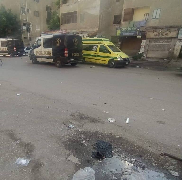 رائحة كريهة تقود الجيران للعثور على جثة طبيب في الإسماعيلية .صور
