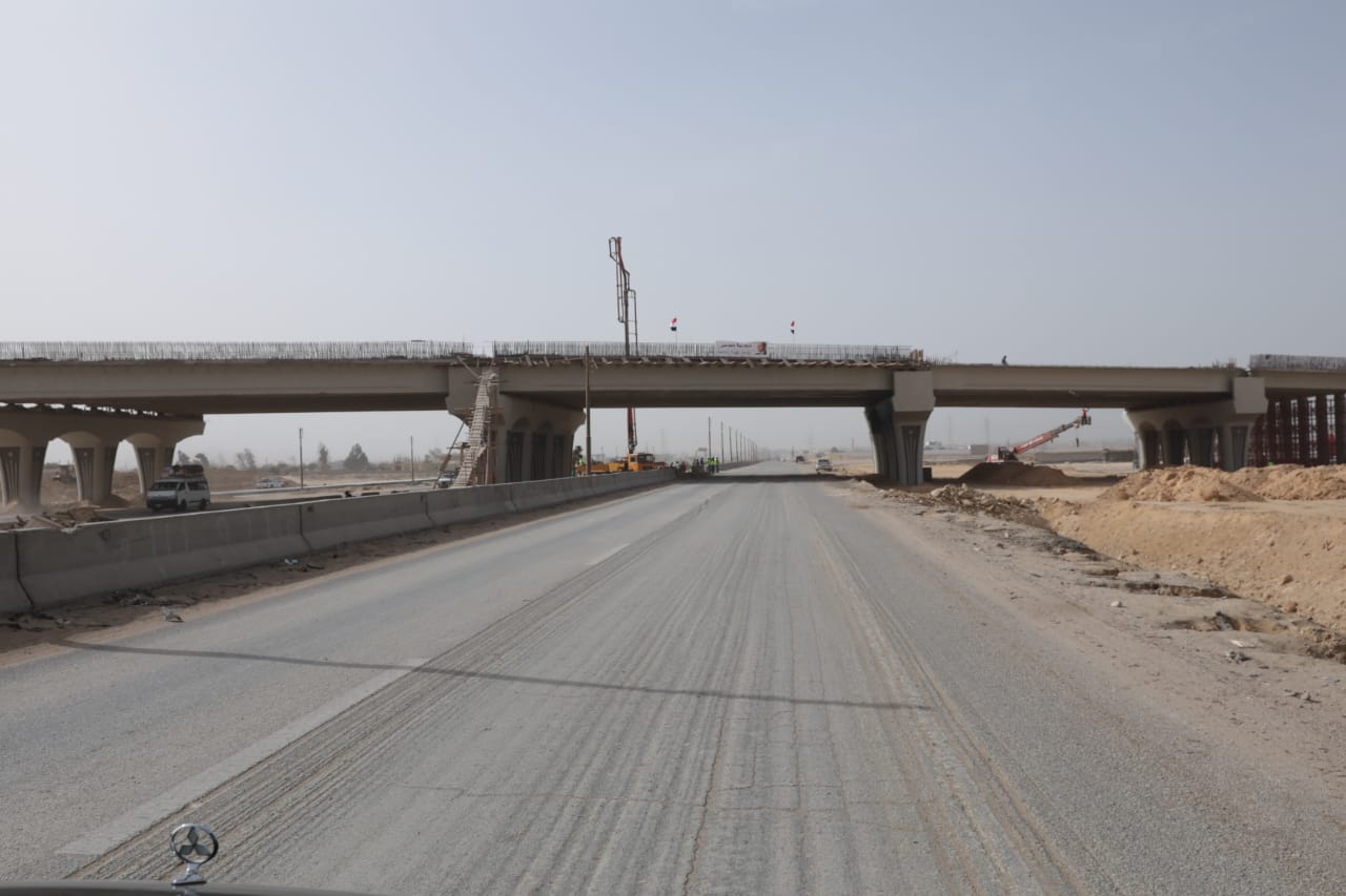 وزير النقل يتابع جاهزية المرحلة الأولى لطريق الصعيد الصحراوي الغربي 