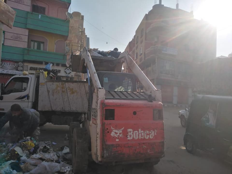 حملة لإزالة التعديات بشوارع سرس الليان تمهيداً لرصفها.. صــــور