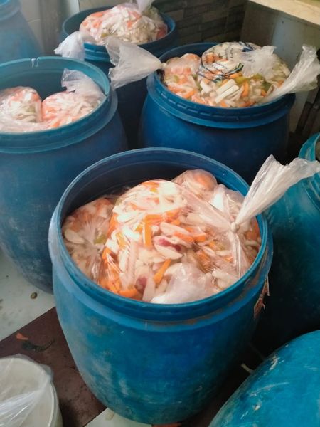 ضبط 5 طن مخللات غير صالحة للإستهلاك في التل الكبير بالإسماعيلية ..صور