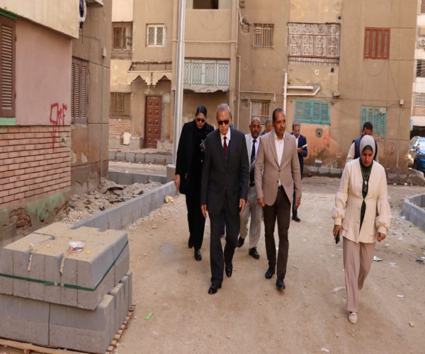 محافظ القليوبية يتابع أعمال الرصف بمدينة القناطر الخيرية 